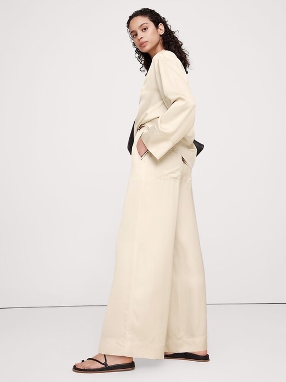 NWT! Banana Republic Cream Satin Pull-On Wide Leg Pants - Small 🪽